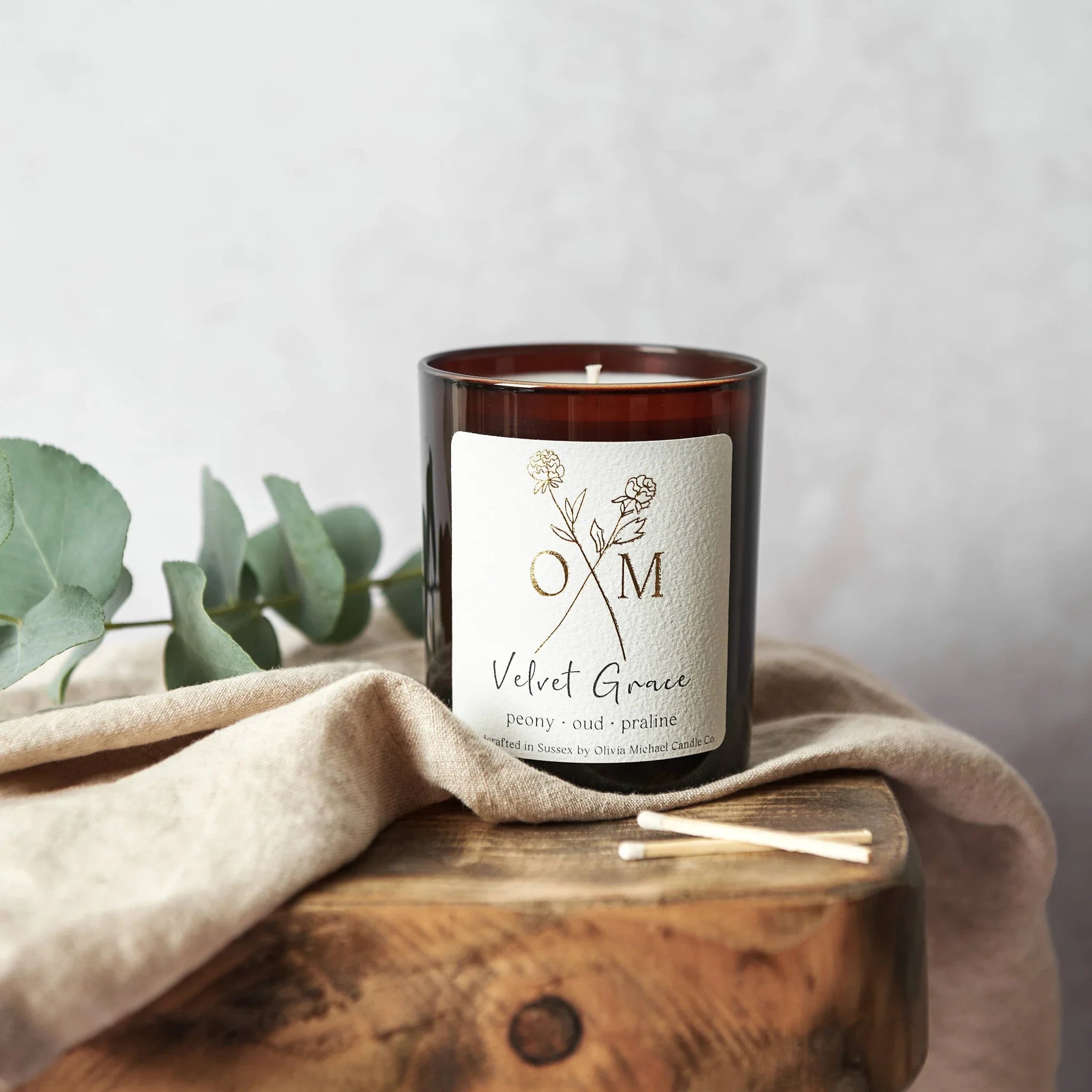 Peony and Oud Scented Candle - Velvet Grace