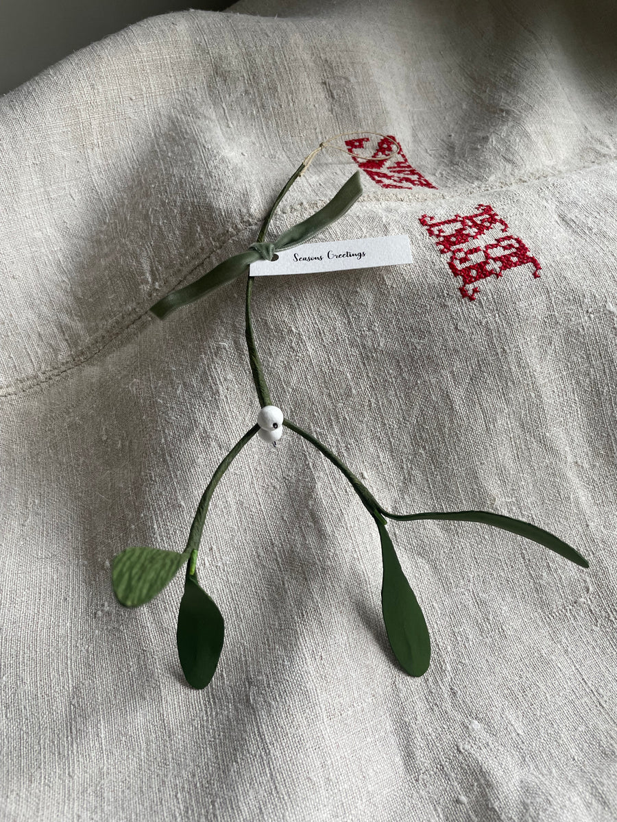 Single Mistletoe.