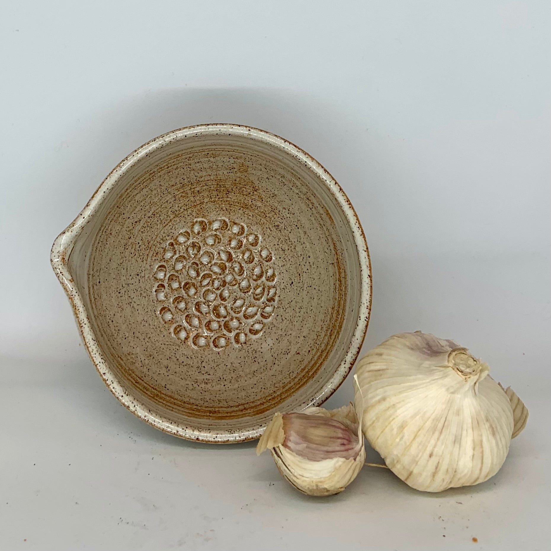 Garlic grater/dressing bowl