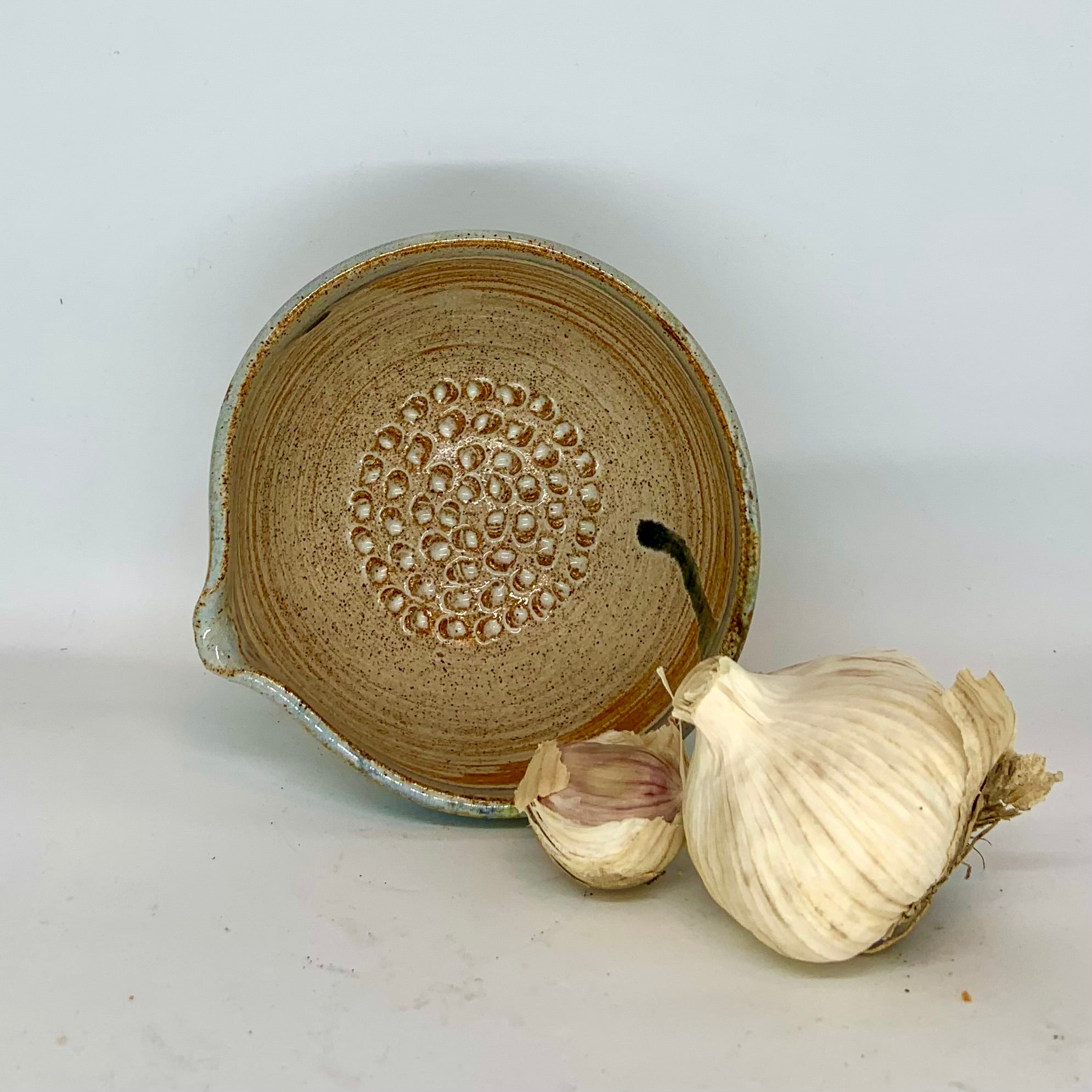 Garlic grater/dressing bowl